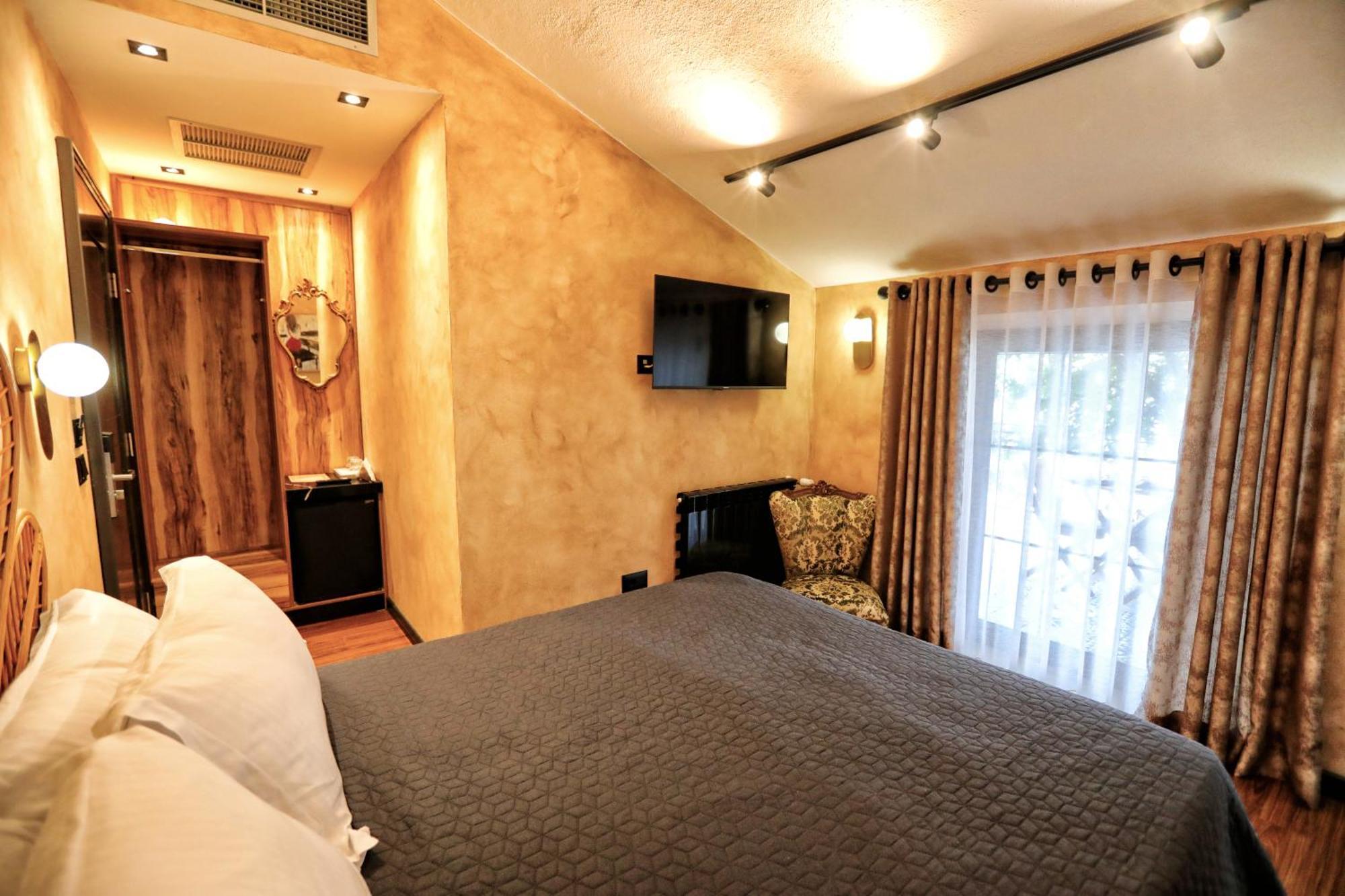 Hotel Labiatan Zogaji Extérieur photo