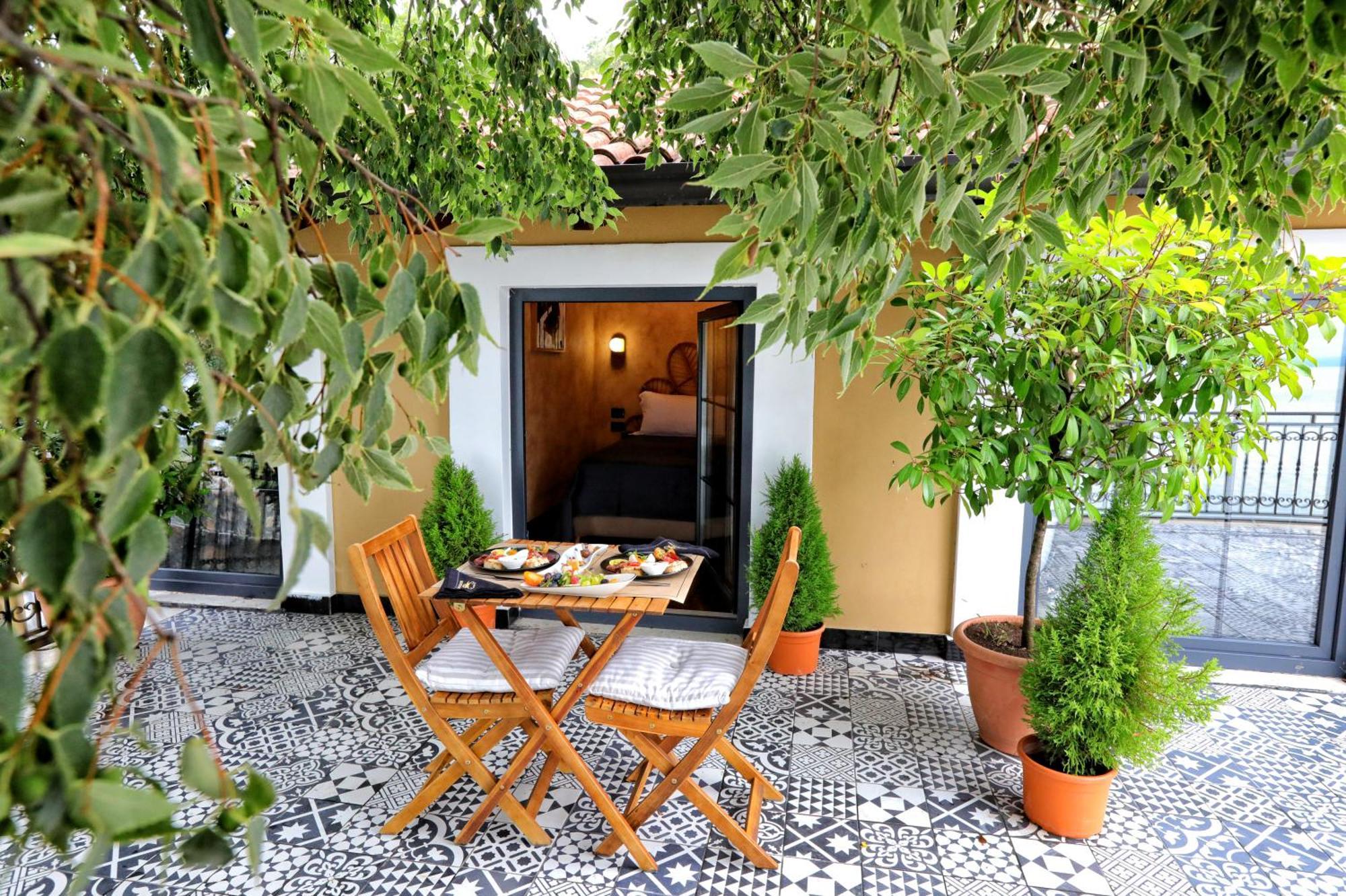 Hotel Labiatan Zogaji Extérieur photo