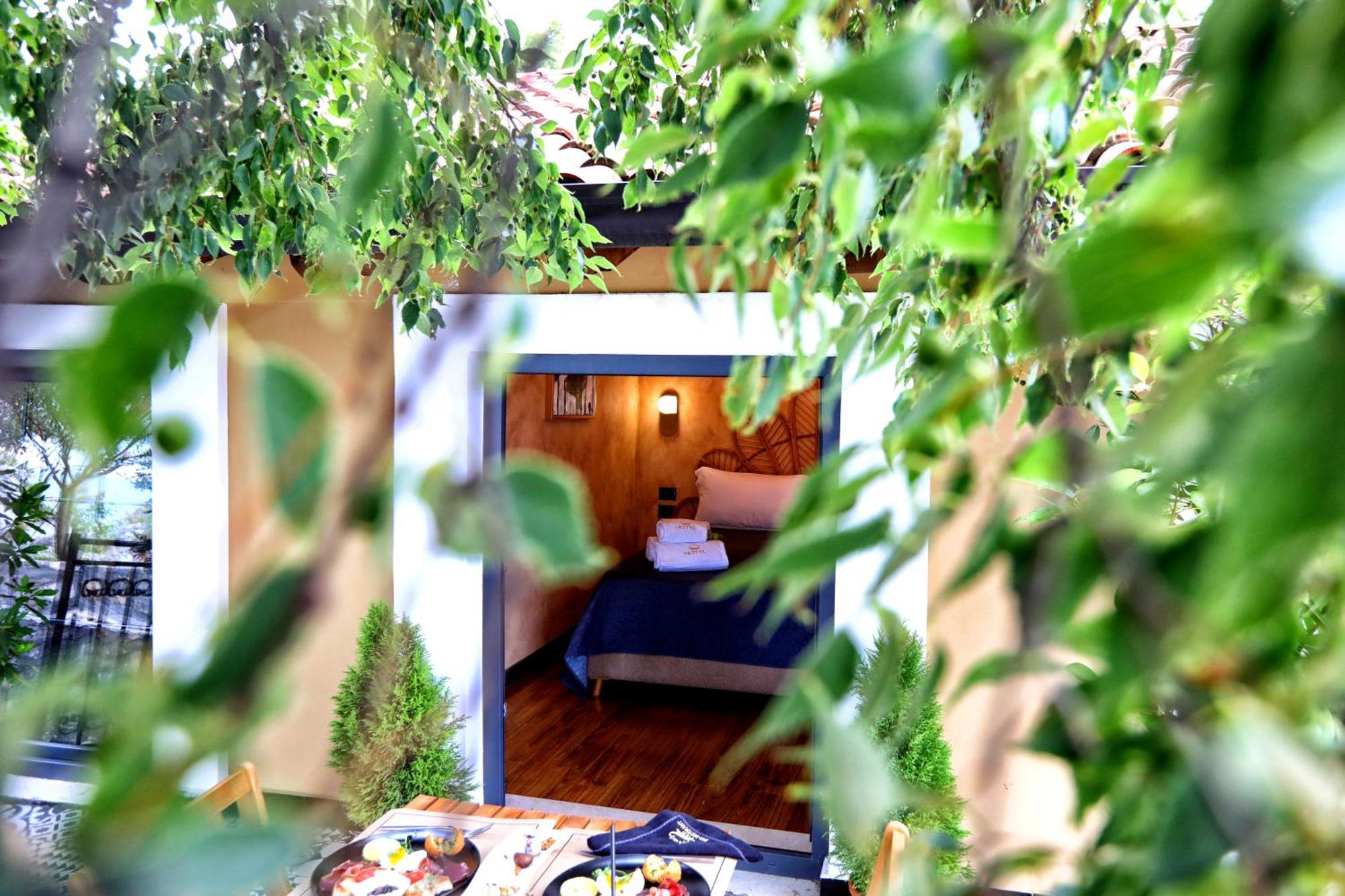 Hotel Labiatan Zogaji Extérieur photo